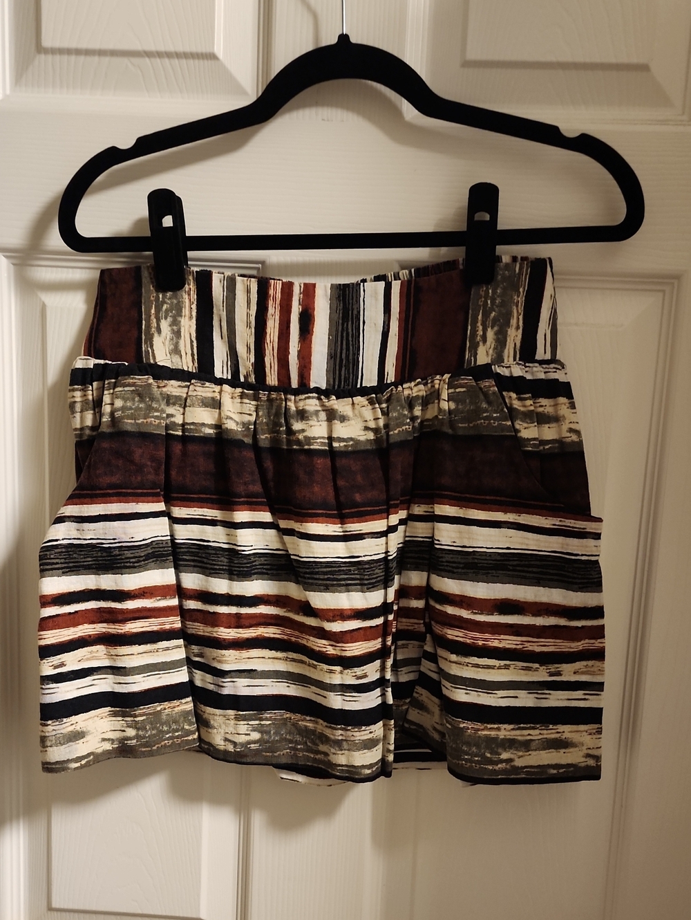 Striped Multicolor Pleated Women's Mini Skirt With Pockets - Brown & Cream